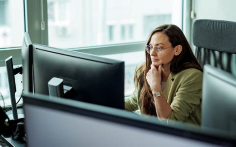 Women in front of a computer in an office